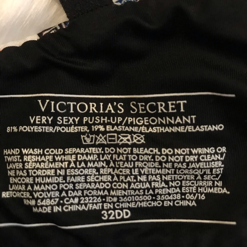 Victorias Secret Very Sexy Push-up cross back plunge bra front close 32DD - Picture 8 of 9